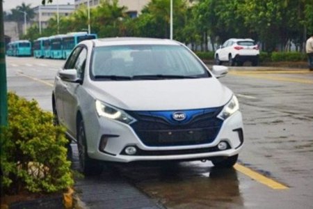  BYD    Qin EV300